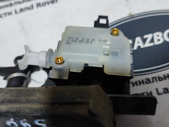 Замок откидного борта левый Range Rover L322 02-12