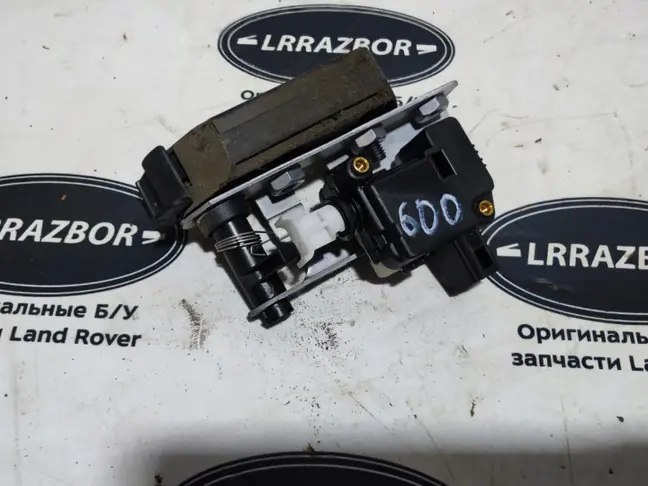 Замок откидного борта правый Rang Rover L322 02-12