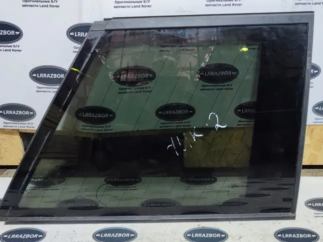 Стекло кузовное глухое правое Range Rover L322