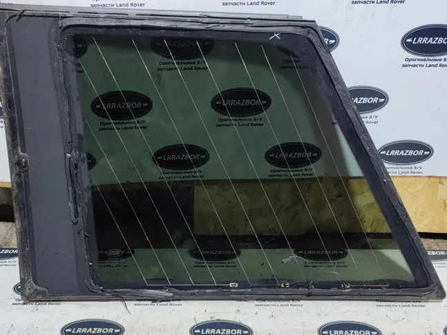 Стекло кузовное глухое правое Range Rover L322