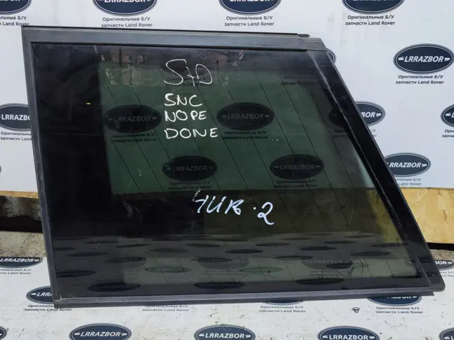 Стекло кузовное глухое левое Range Rover L322
