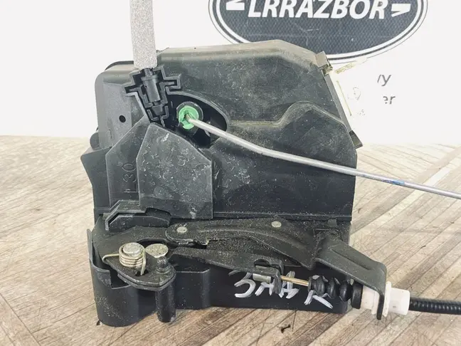 Замок двери задний правый Range Rover L322