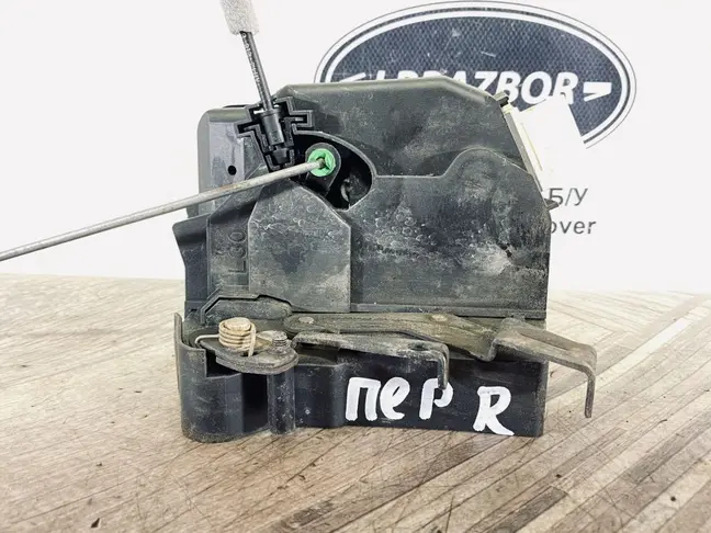 Замок двери передний правый Range Rover 3 L322