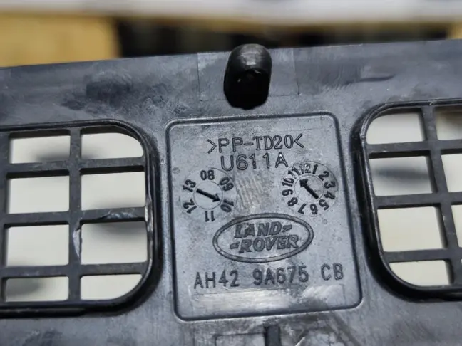 Решетка на впуск Land Rover Range Rover 3 L322 09+