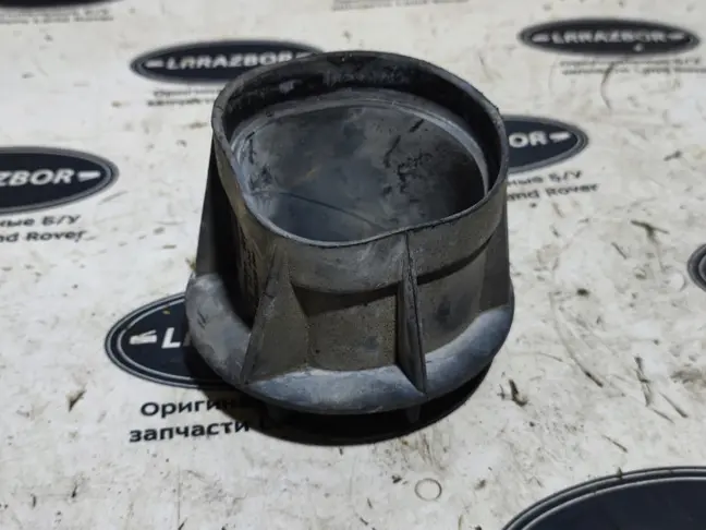 Патрубок правый Land Rover Range Rover 3 L322 4.4