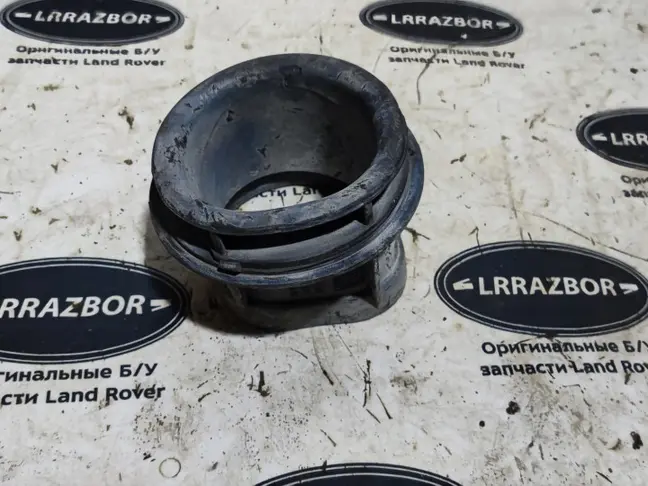 Патрубок правый Land Rover Range Rover 3 L322 4.4
