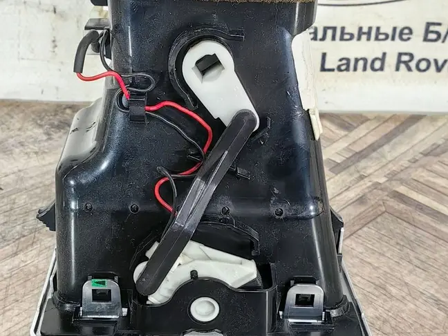 Дефлектор правый Land Rover Range Rover L322