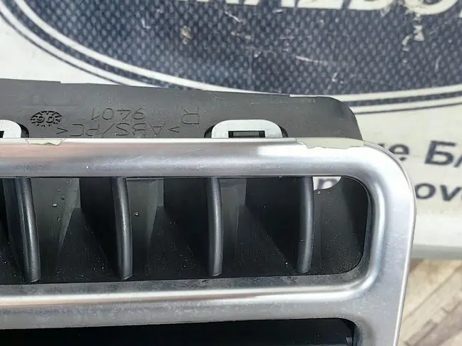 Дефлектор правый Land Rover Range Rover L322