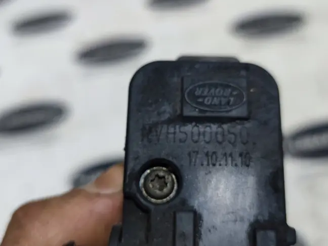 Блок клапанов подвески задний Range Rover L322