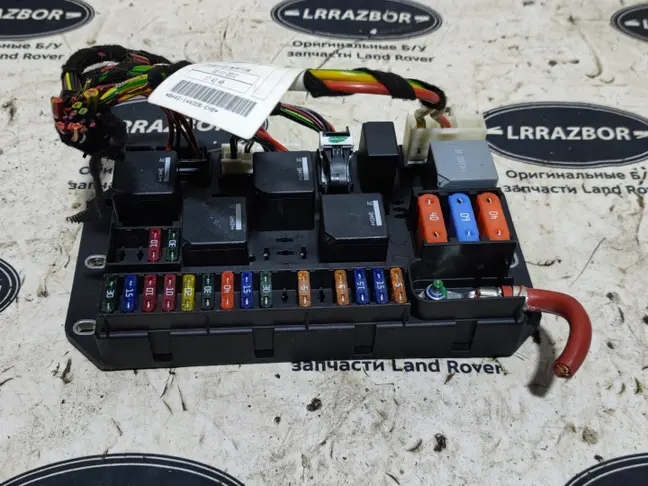 Блок предохранителей в багажнике Range Rover L322