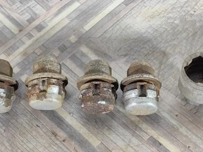 Секретка на колеса комплект Range Rover L322 L320