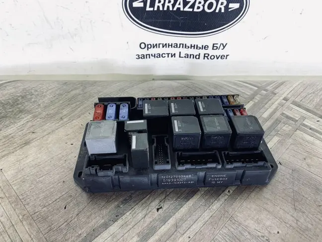 Блок предохранителей под капот Range Rover L322