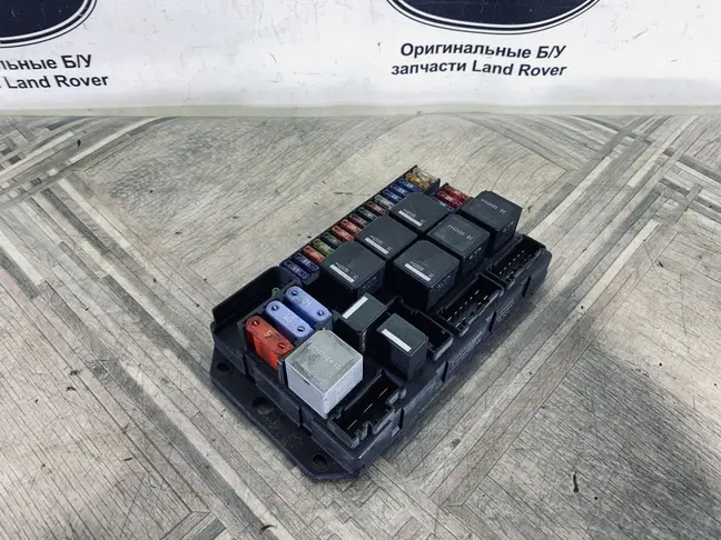 Блок предохранителей под капот Range Rover L322