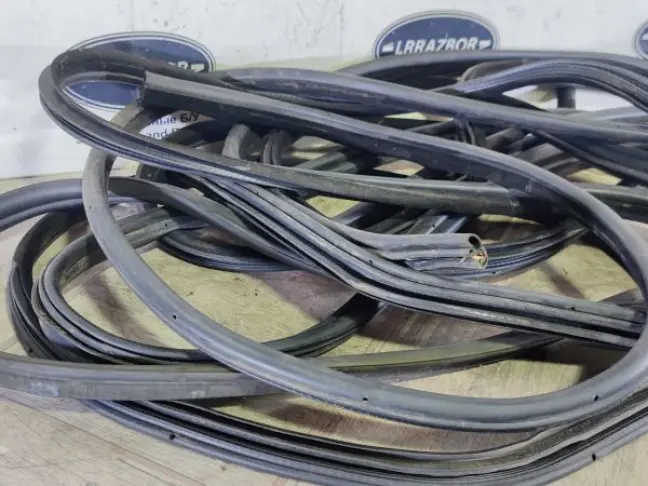 Уплотнитель двери Range Rover 3 L322 2002-2012