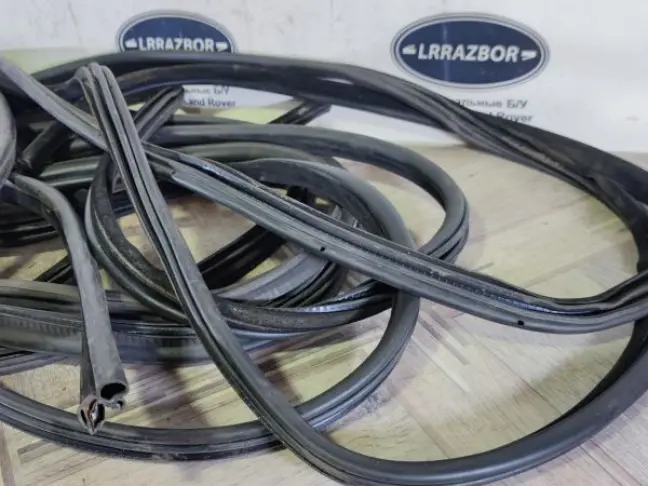 Уплотнитель двери Range Rover 3 L322 2002-2012