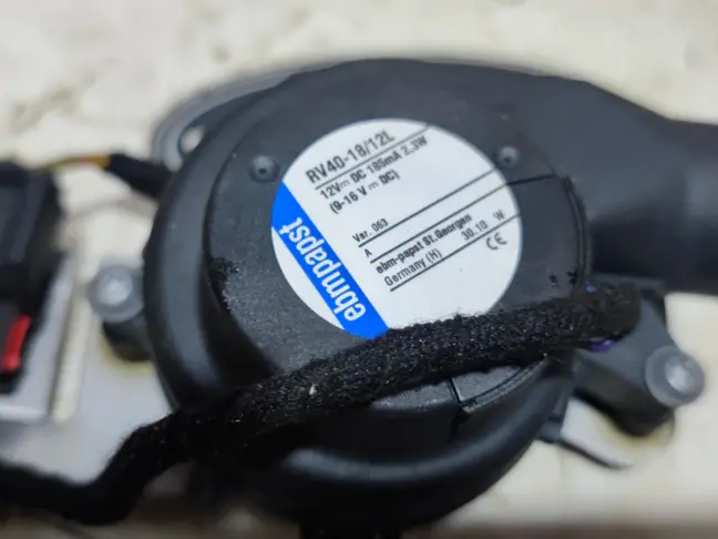 Вентилятор охлаждения приборной панели L322 09-12