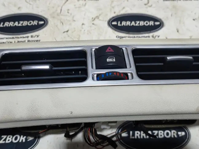 Вставка торпеды центр Range Rover L322 07-12