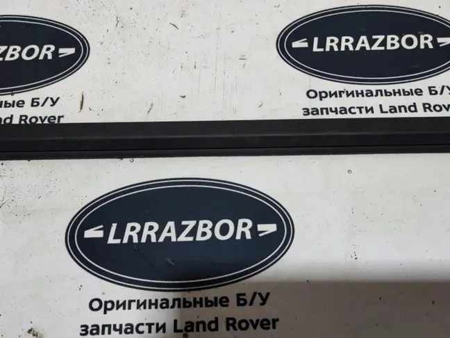 Молдинг стекла заднего правого Land Rover L322