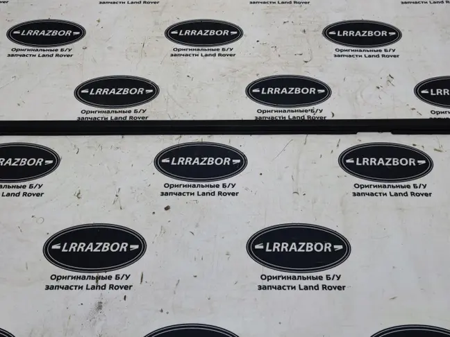 Молдинг стекла заднего правого Land Rover L322