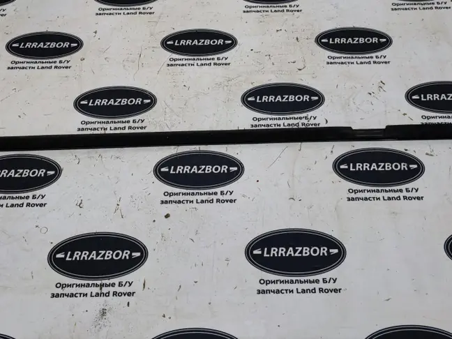 Молдинг стекла заднего правого Land Rover L322