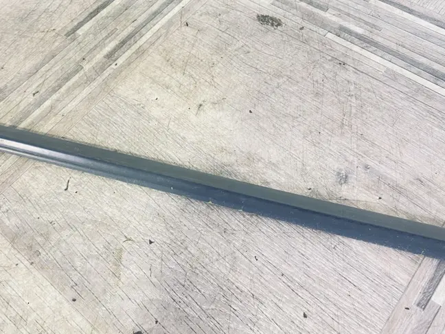 Молдинг стекла заднего левого Range Rover L322