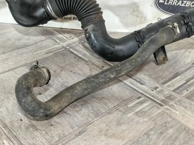 Патрубок воздушный левый Range Rover L322 448DT