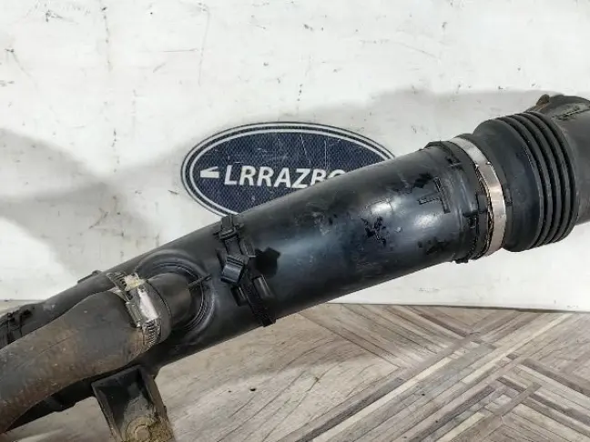 Патрубок воздушный левый Range Rover L322 448DT