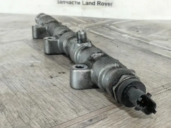 Рампа топливная левая Range Rover L322 4.4 448DT