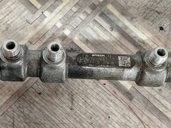 Рампа топливная левая Range Rover L322 4.4 448DT