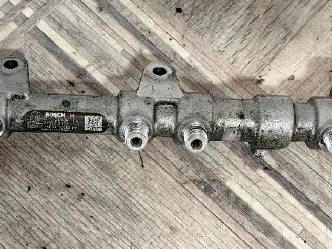 Рампа топливная левая Range Rover L322 4.4 448DT