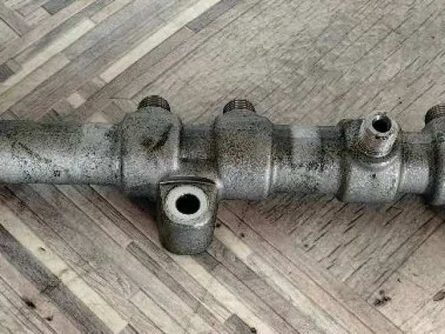 Рампа топливная левая Range Rover L322 4.4 448DT