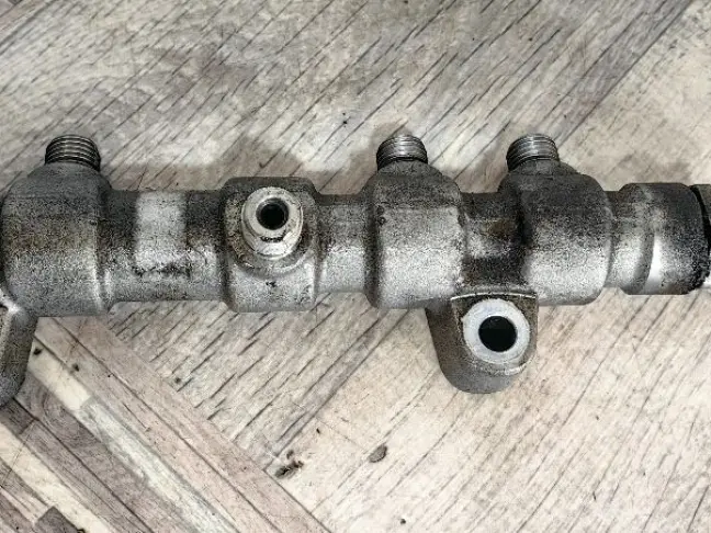 Рампа топливная левая Range Rover L322 4.4 448DT