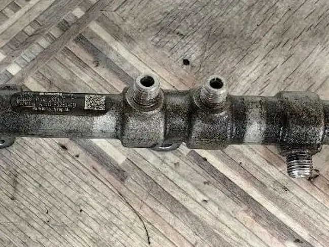 Рампа топливная левая Range Rover L322 4.4 448DT