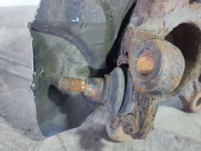 Кулак передний правый Range Rover 3 L322 09-12