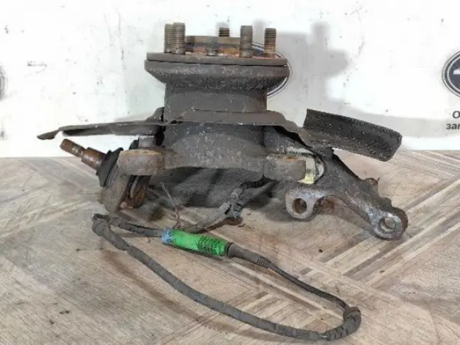 Кулак передний левый Range Rover 3 L322 09-12