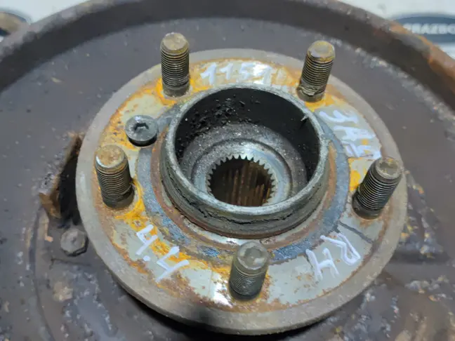 Кулак задний правый Range Rover 3 L322 09-12