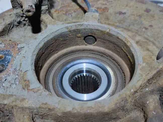 Кулак задний левый Range Rover 3 L322 09-12