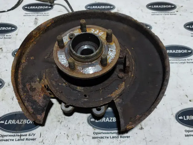 Кулак задний левый Range Rover 3 L322 09-12