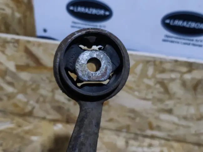 Рычаг передний нижний левый Range Rover L322 02-12