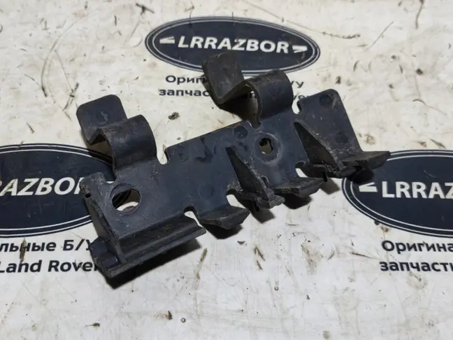 Кронштейн заднего бампера левый DISCOVERY 3 L319