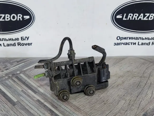 Блок клапанов задний DISCOVERY 3/4 L319 05-15