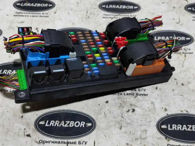 Блок предохранителей салонный DISCOVERY 3 L319 2.7