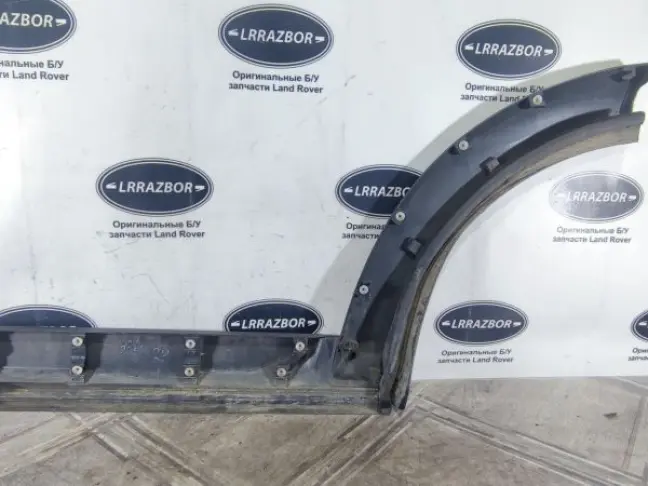 Молдинг двери задней правой DISCOVERY 3 L319 05-09