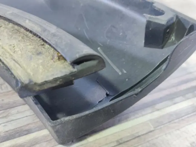 Молдинг двери задней правой DISCOVERY 3 L319 05-09