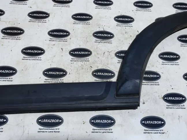 Молдинг двери задней левой DISCOVERY 3 L319 05-09
