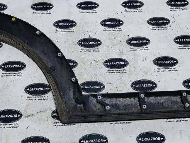Молдинг двери задней левой DISCOVERY 3 L319 05-09