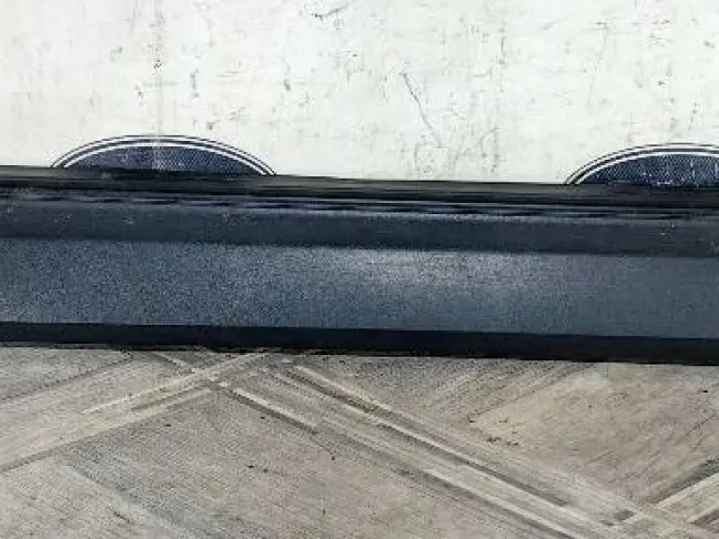 Молдинг передней левой двери DISCOVERY 3 L319