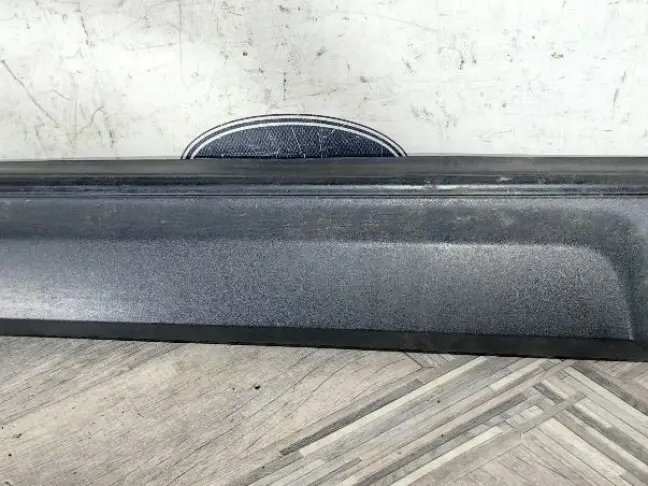 Молдинг передней левой двери DISCOVERY 3 L319