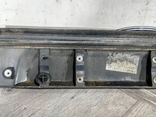 Молдинг передней левой двери DISCOVERY 3 L319