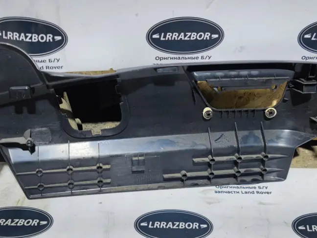 Накладка сидения левая DISCOVERY 3 L319 05-09